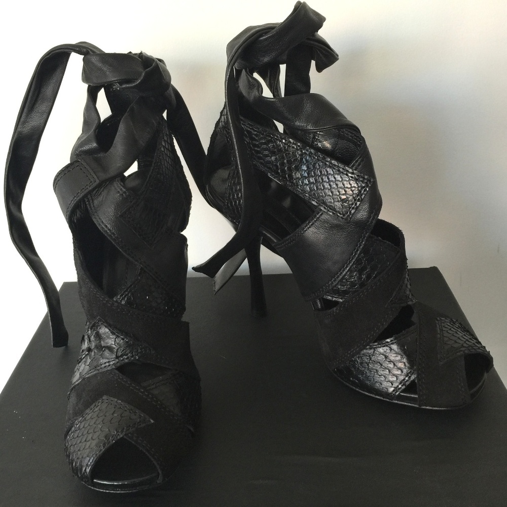 Black leather, python lace up heel, Made in Italy
